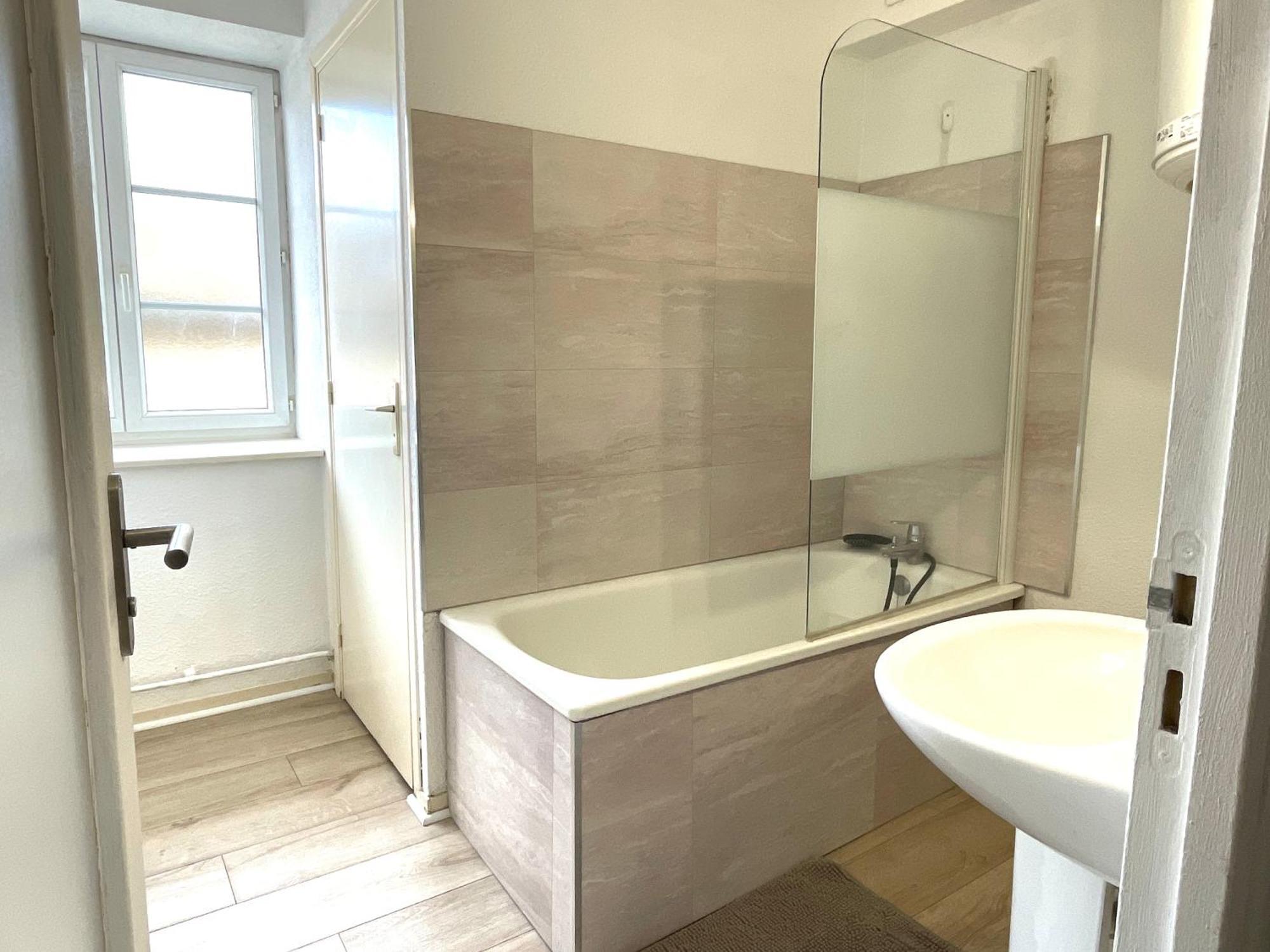 Appartement Avec Mezzanine Idealement Situe A Macon Bagian luar foto