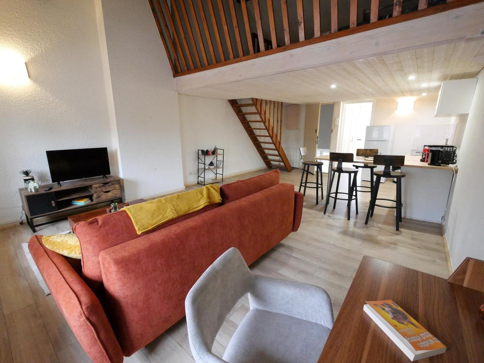Appartement Avec Mezzanine Idealement Situe A Macon Bagian luar foto