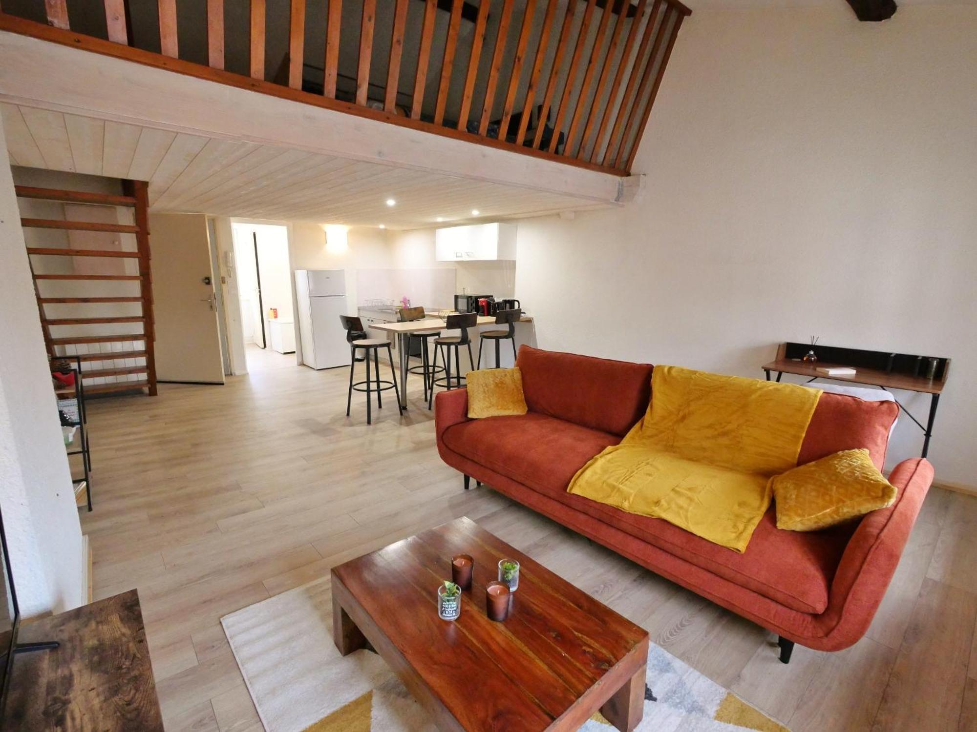 Appartement Avec Mezzanine Idealement Situe A Macon Bagian luar foto